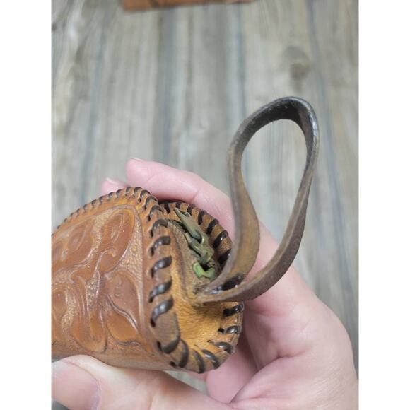 Vintage Leather Tooled Coin Purse, Laced Zipper Wallet - Picture 5 of 6